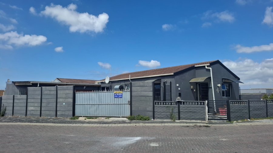 3 Bedroom Property for Sale in Strandfontein Village Western Cape